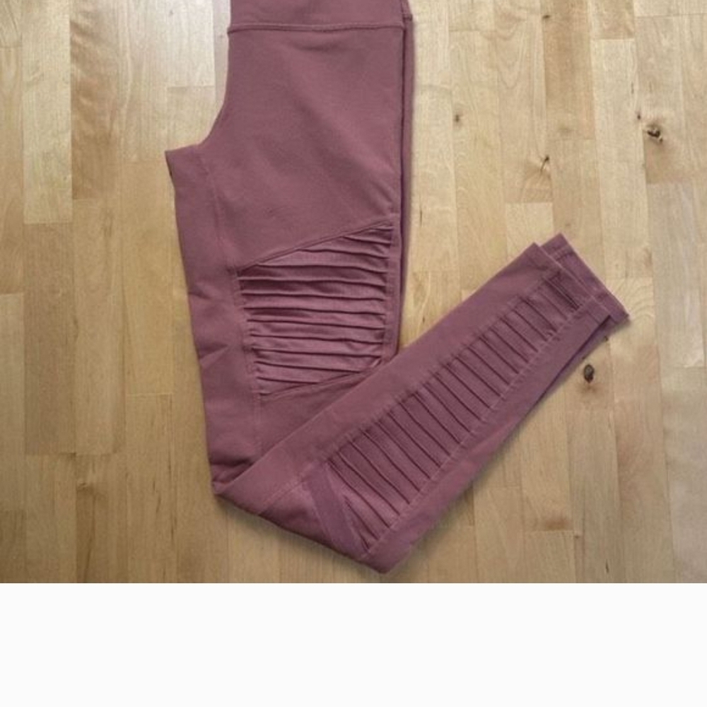 Alo Yoga High-Waist Moto Legging In Mauve